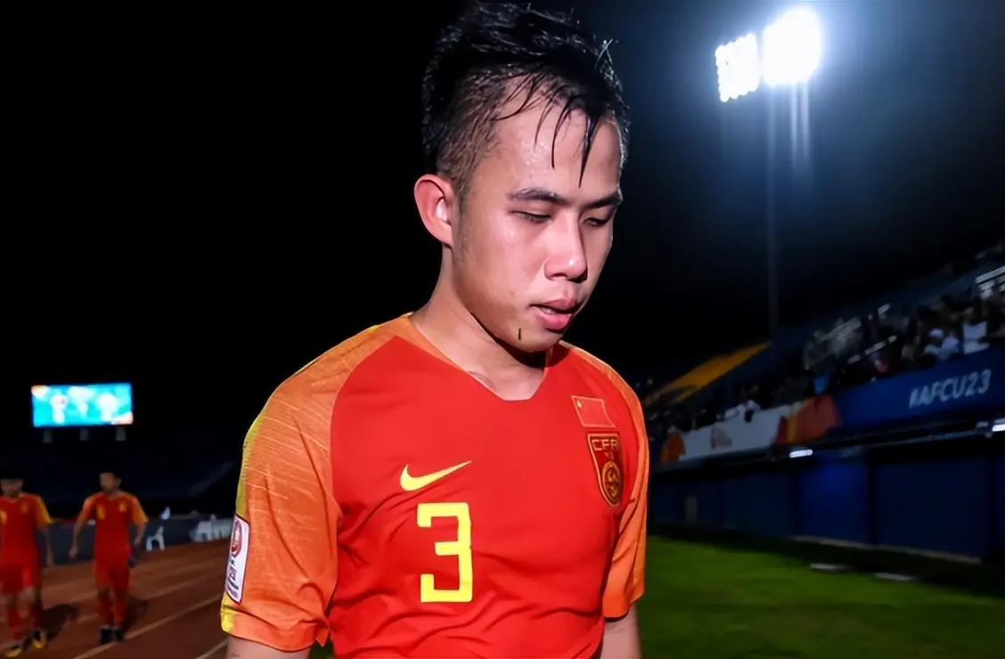 中锁定首发, 下个月离开