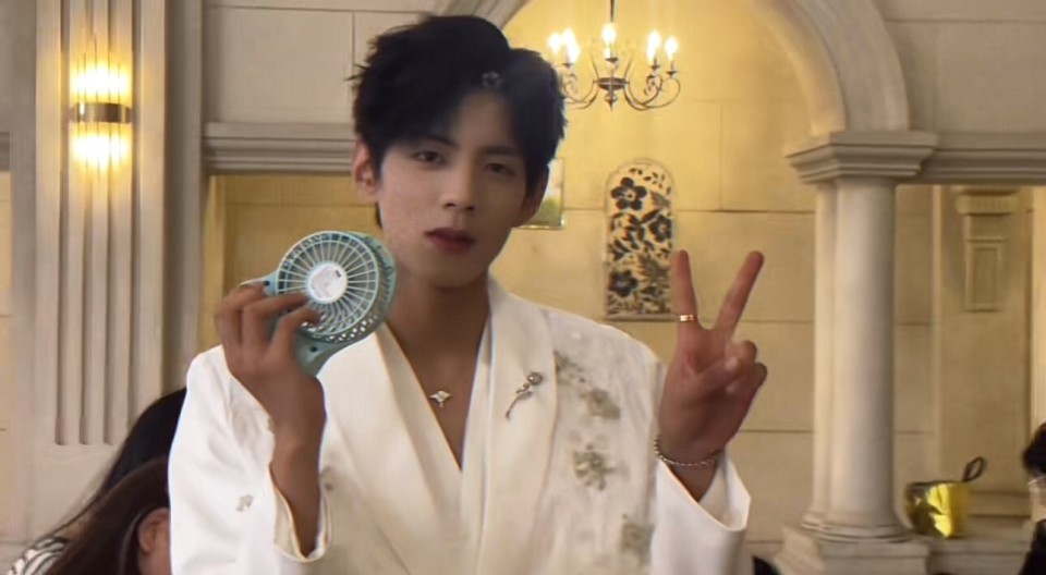 岁的王年将, Qv 岁的王年将, Qv